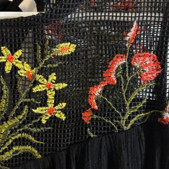 Blue Rain black flowy tank top with crochet top, size Small - Picture 3 of 4